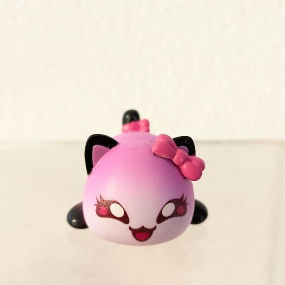 APHMAU MeeMeows Surprise Vinyl Figure Litter 5 KC Bow Cat - Picture 1 of 9